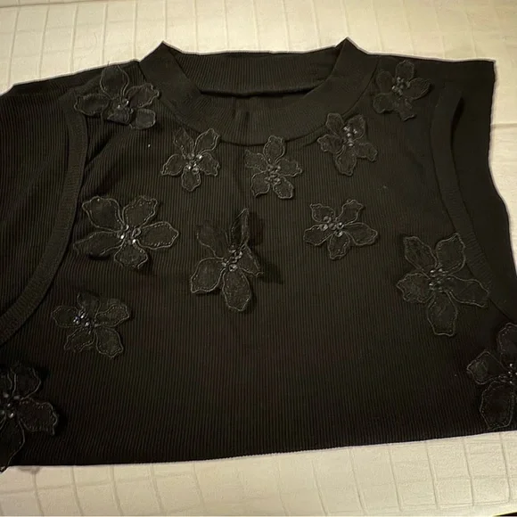 Elegant Black Floral Embellished Women's Top - Picture 1 of 4